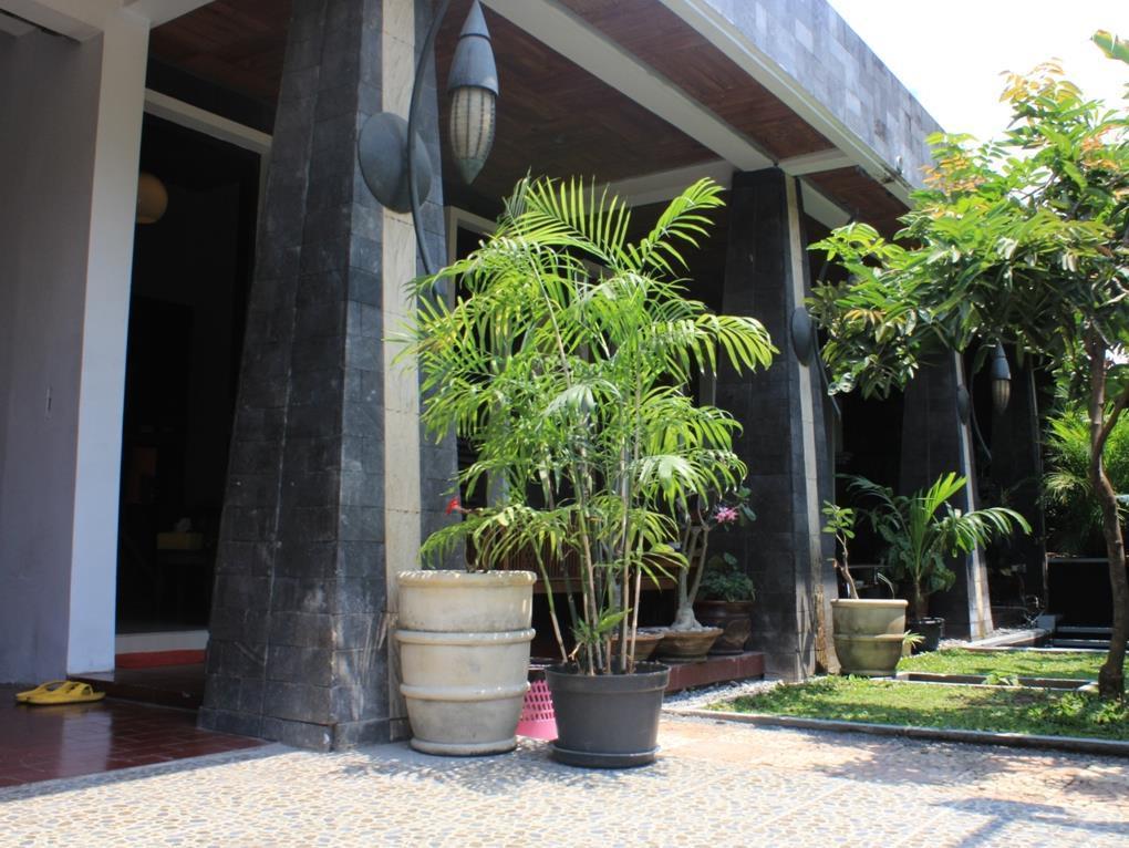 Puri Minggiran Guesthouse Yogya Yogyakarta Extérieur photo