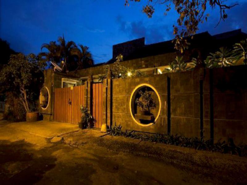 Puri Minggiran Guesthouse Yogya Yogyakarta Extérieur photo