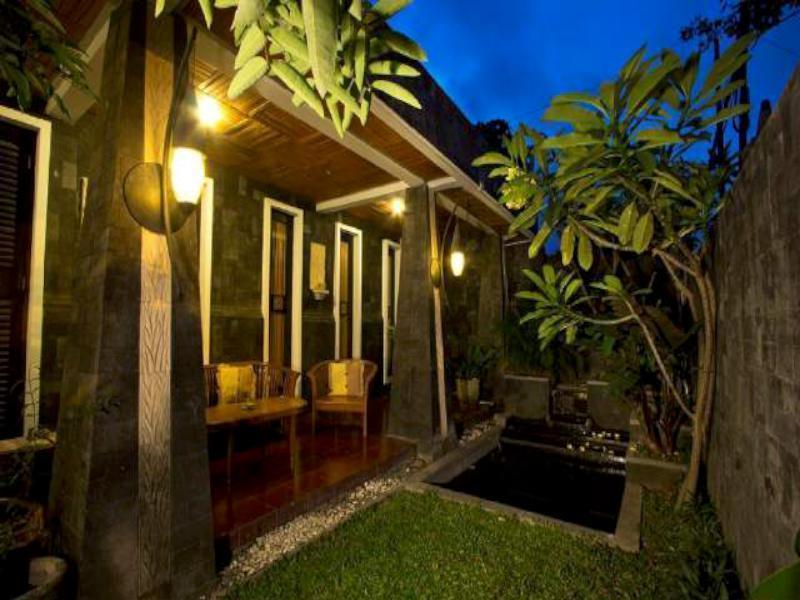 Puri Minggiran Guesthouse Yogya Yogyakarta Extérieur photo