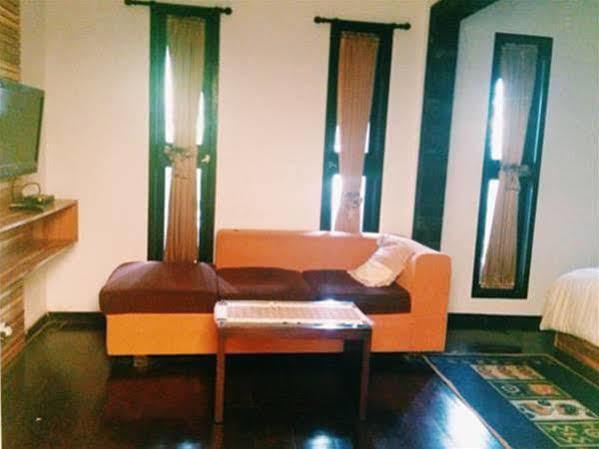 Puri Minggiran Guesthouse Yogya Yogyakarta Extérieur photo