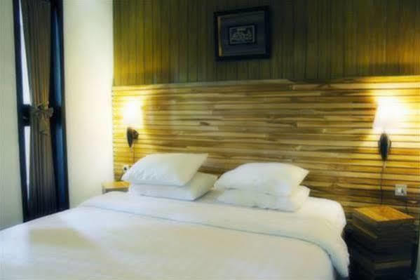 Puri Minggiran Guesthouse Yogya Yogyakarta Extérieur photo