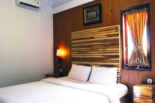 Puri Minggiran Guesthouse Yogya Yogyakarta Extérieur photo