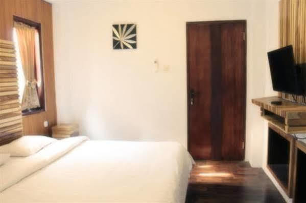 Puri Minggiran Guesthouse Yogya Yogyakarta Extérieur photo
