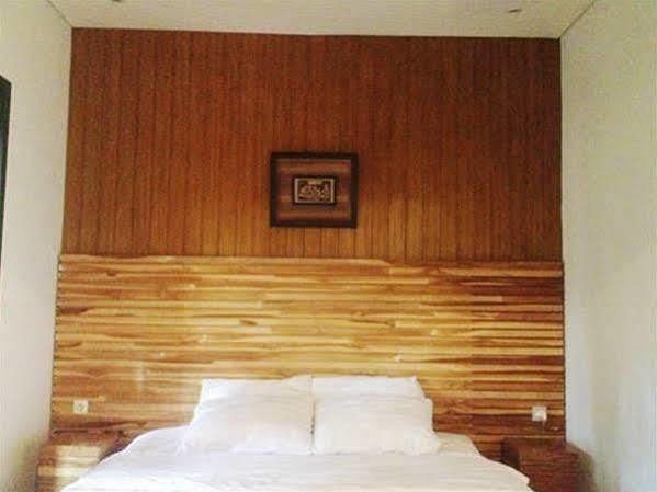 Puri Minggiran Guesthouse Yogya Yogyakarta Extérieur photo